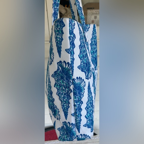 LILY PULITZER & ESTEE LAUDER BLUE WHITE SEASHELL TOTE. EUC - Picture 7 of 9